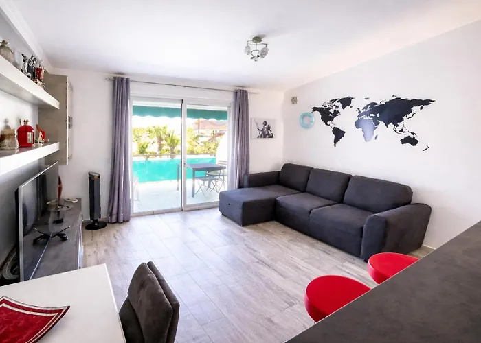 Apartment Poseidon - Stunning Ocean & Pool View Terrace